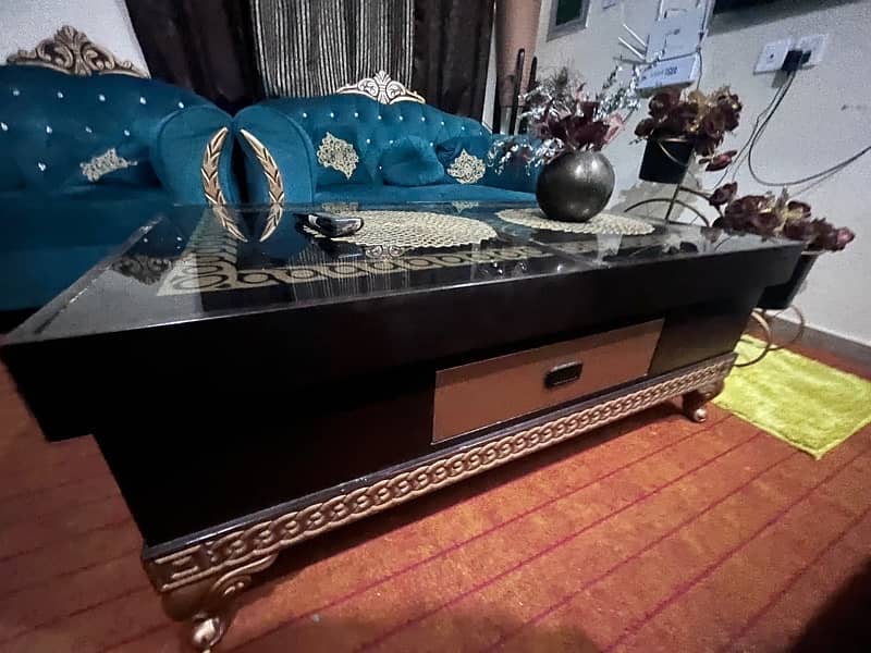 sofa set table with Dewan used for sale in good condition 0