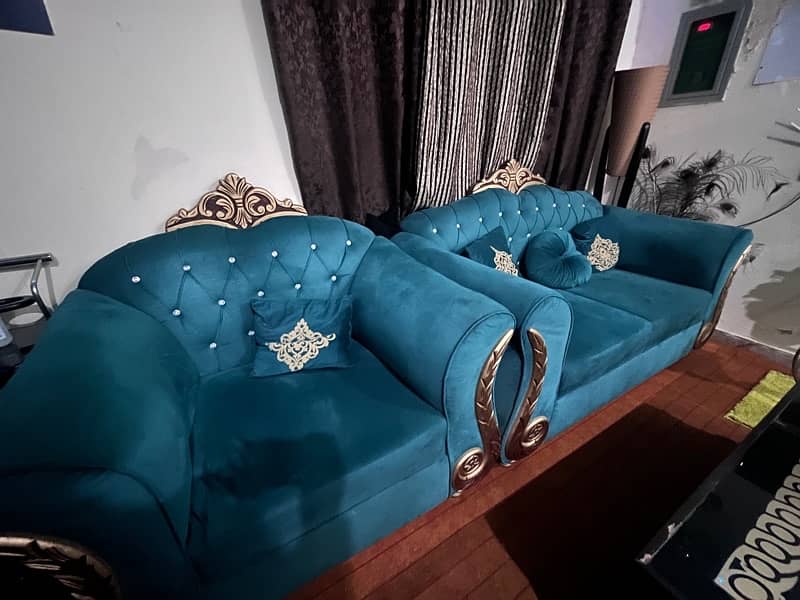 sofa set table with Dewan used for sale in good condition 1