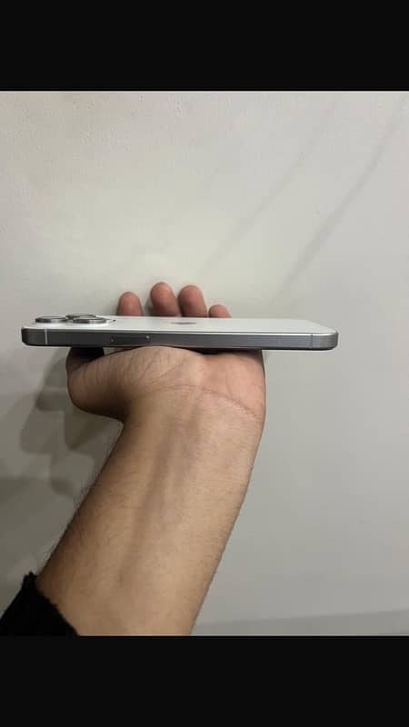 iPhone 15 pro max white 2