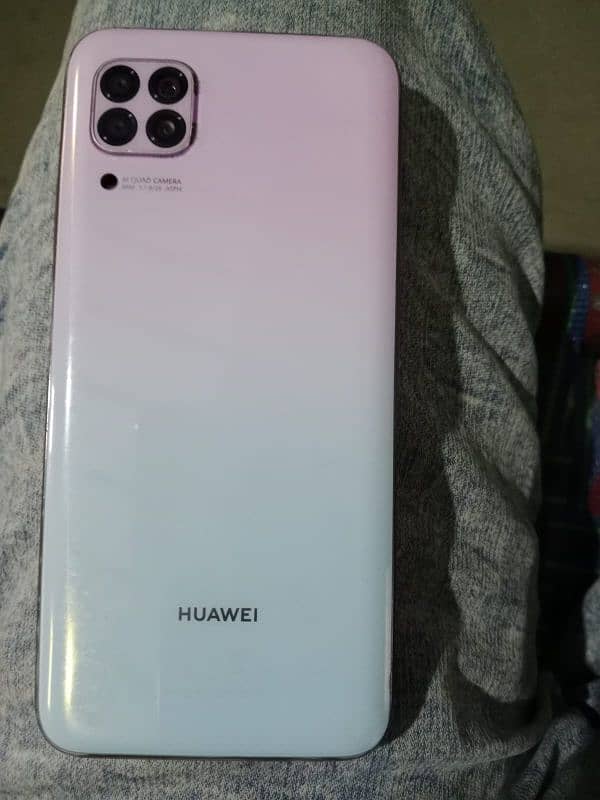 Huawei nova 7i  8/128 used with box & 40 watts fast original charger. 0