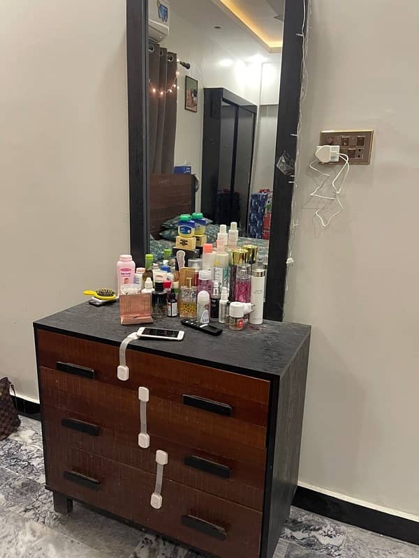 HABITT DRESSING TABLE FOR SALE 0