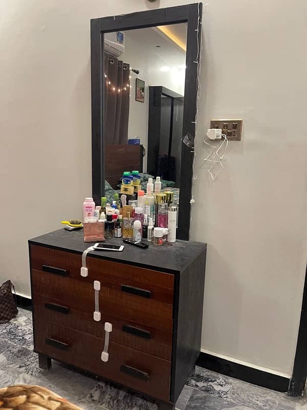 HABITT DRESSING TABLE FOR SALE 1