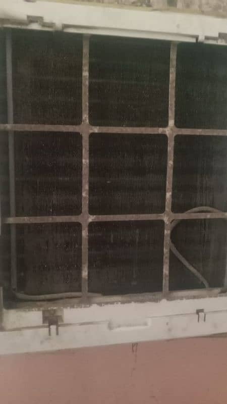 window AC good condition 1