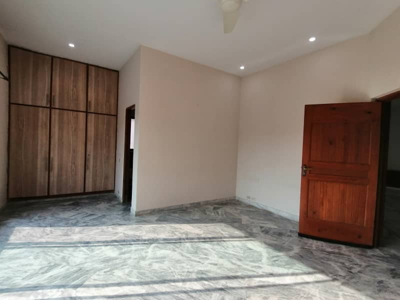 DHA 1 Kanal Excellent Upper Portion For Rent In Phase 5 Block D 4