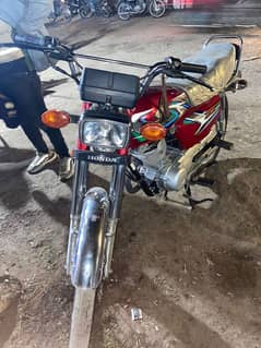 Honda 125 Karachi number he all ok he condition 10/9 lo or chalao bs