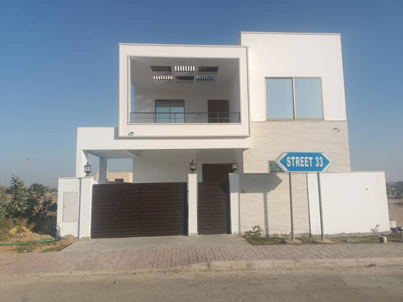 P16 luxury 272 sqaure yard villa available for sale in bahria town karachi +923069067141 0