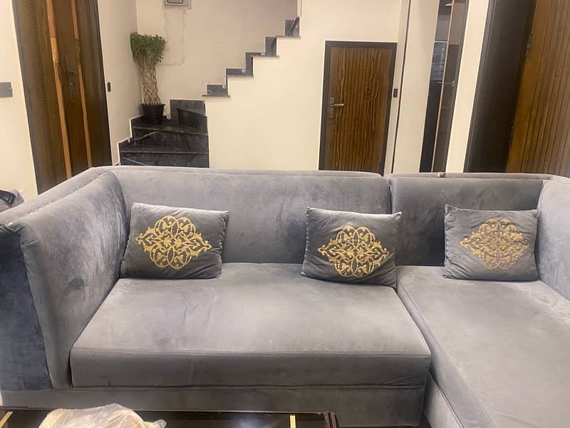 L SHAPED SOFA IN PERFECT CONDITION 0