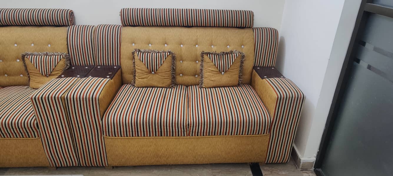 6 seater sofa In good condition. Neat and clean. Selling urgently. 0