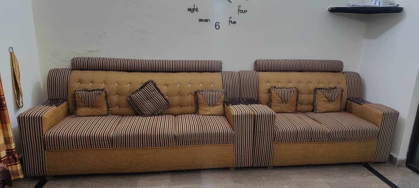 6 seater sofa In good condition. Neat and clean. Selling urgently. 5