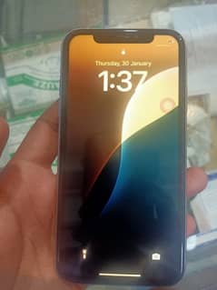 iphone 11 64 gb 10/9 condition