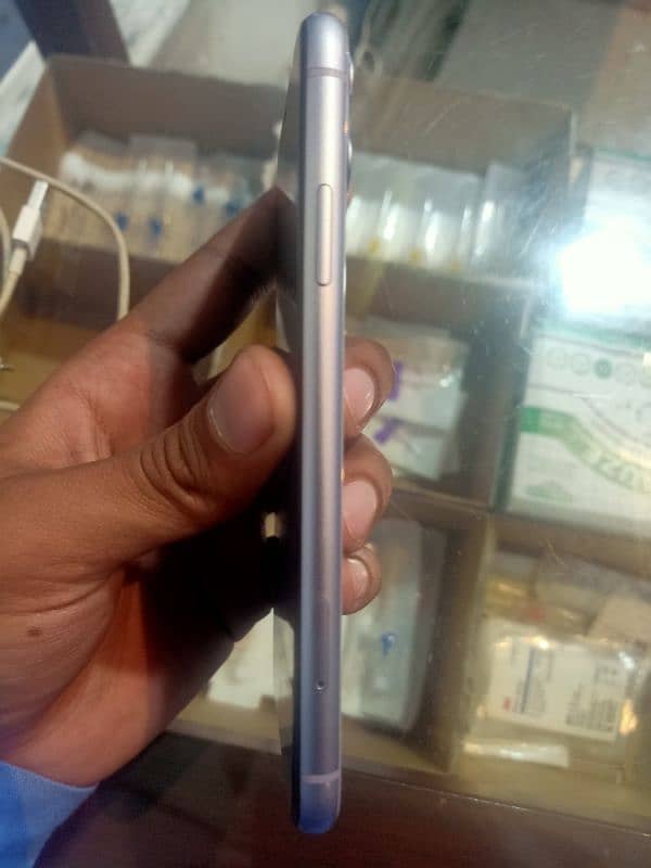 iphone 11 64 gb 10/9 condition 3