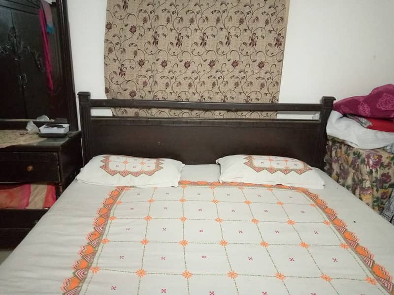 Pure wood Bed set with dressing table and almari urgent sell 0