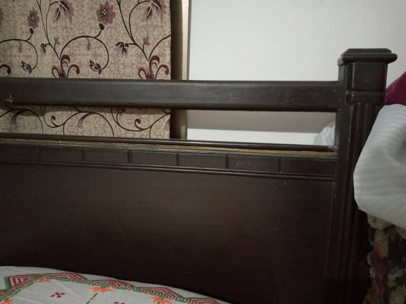 Pure wood Bed set with dressing table and almari urgent sell 5