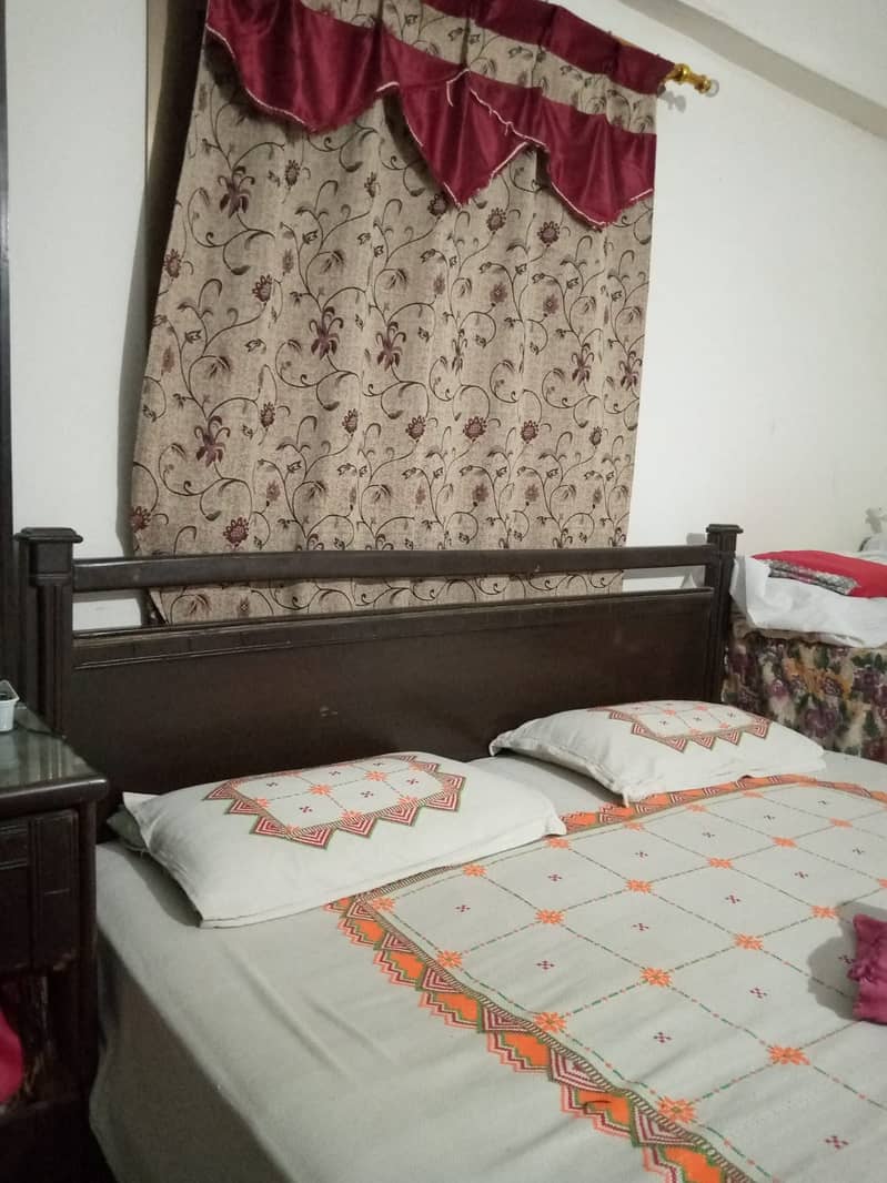 Pure wood Bed set with dressing table and almari urgent sell 7