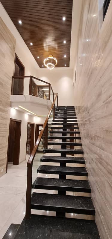 F-7/1: 666 Yards Double Storey House, 6 Bedrooms, Beautifully Renovated, Margalla Facing, Price 42 Crores 23