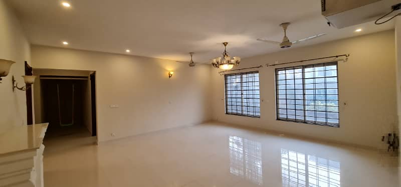 F-7/3: 666 Yards BRAND NEW HOUSE, Proper Double Unit, 6 Bedrooms, Main Double Road, MOST SOUGHT-AFTER LOCATION, CDA Transfer, Demand 60 Crores, 4