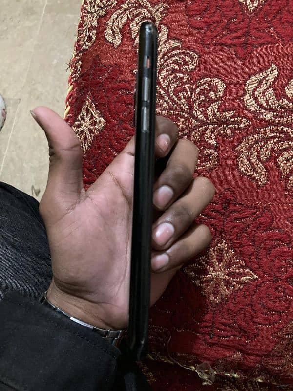 Iphone 11 pro max Non PTA 2