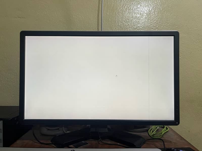 Dell 24’ inch LCD monitor 4