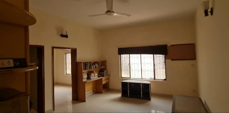 F-10/3: 555 Yards OLD HOUSE, DOUBLE UNIT, 6 Bedrooms, Immaculate Location, CDA Transfer, Price 19 Crores 5