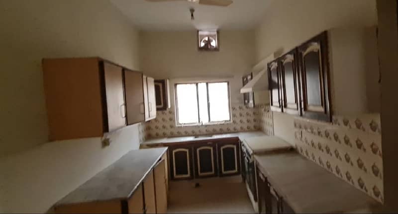 F-10/3: 555 Yards OLD HOUSE, DOUBLE UNIT, 6 Bedrooms, Immaculate Location, CDA Transfer, Price 19 Crores 10