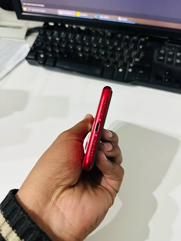 iPhone 11 red product 64gb 1