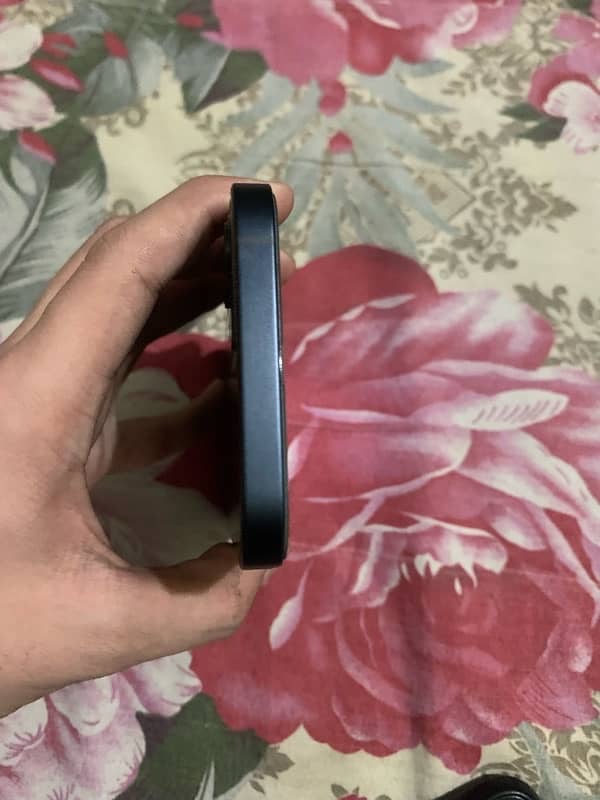 I am selling iPhone 12 non pta jv 64gb 4