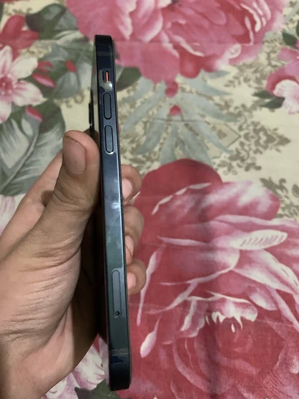 I am selling iPhone 12 non pta jv 64gb 5