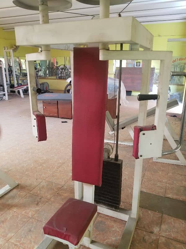 pec deck machine and incline bench 0