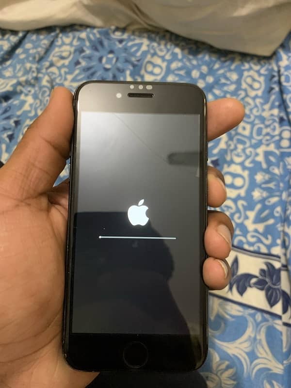 iPhone 7 128gb pta aproved minor glass crak 0