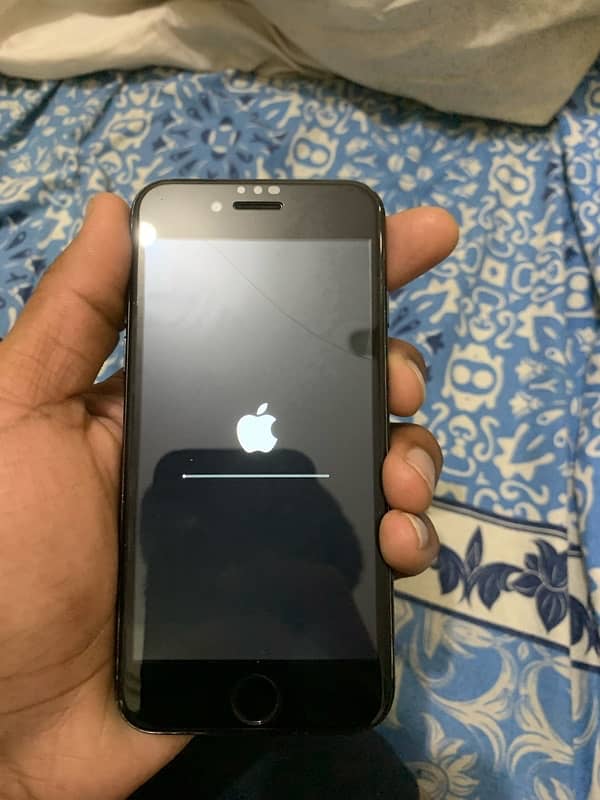 iPhone 7 128gb pta aproved minor glass crak 5