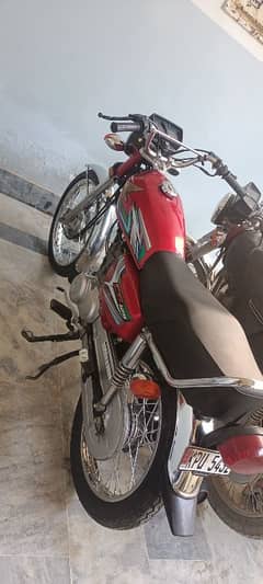 Honda 125 2022 Red Color