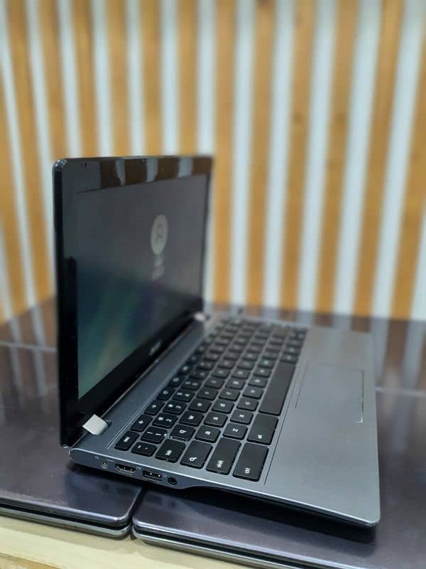 Acer C720 Chrome Laptop 2