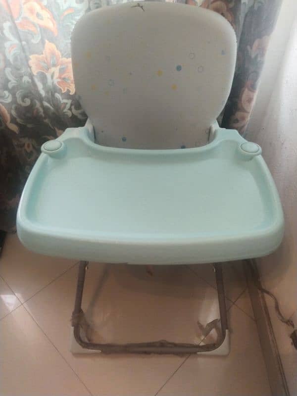 high chair in good condition 2