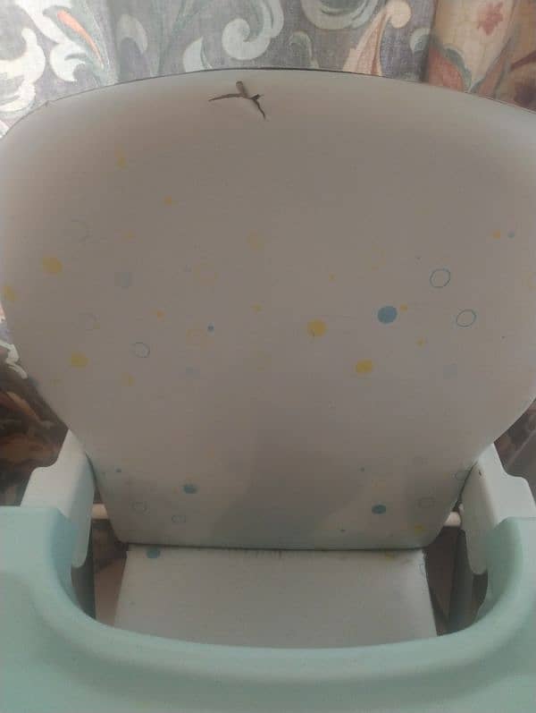 high chair in good condition 4