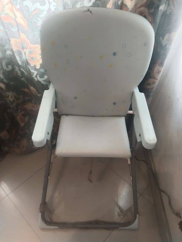 high chair in good condition 5