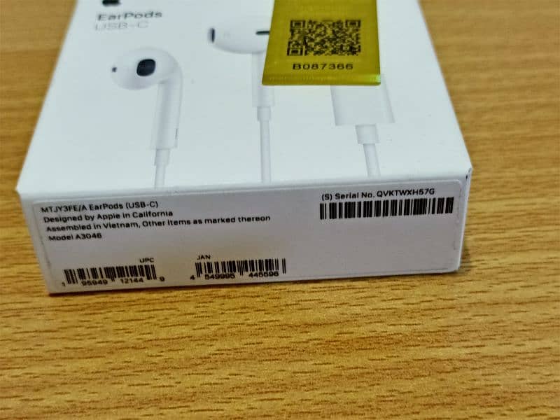 Apple Wired Earpods USB C | 100% Original, Mercantile 4