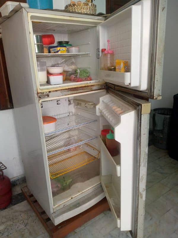 Dawlance Fridge Urgent Sale Serious Buyers Contact me 1