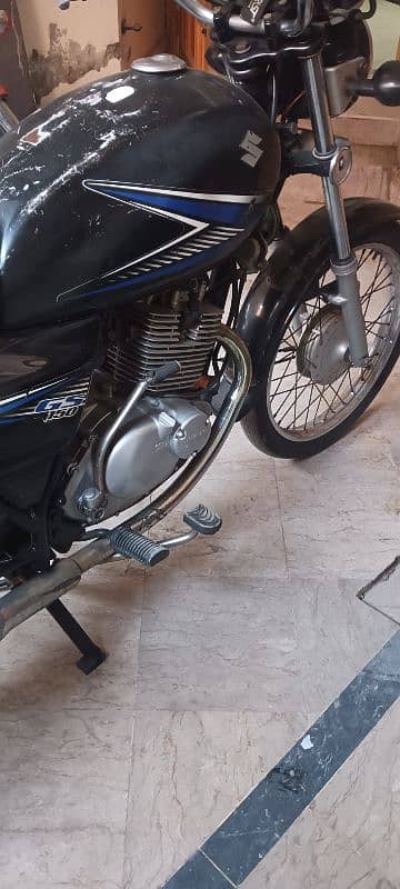 Suzuki gs 150 price fix hai pics mai ap dekh sakty hai 6