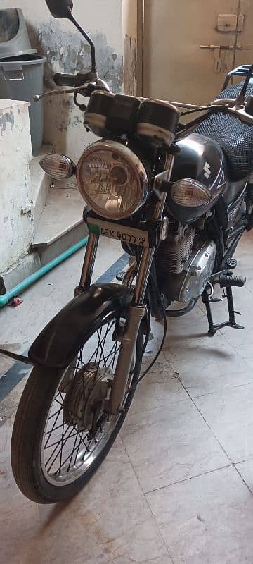 Suzuki gs 150 price fix hai pics mai ap dekh sakty hai 7