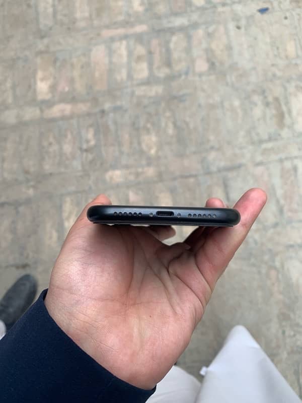 iphone xr new like used 10/10 condition 1