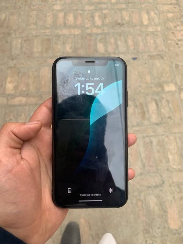 iphone xr new like used 10/10 condition 7