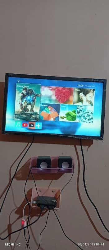 LCD MONITOR 22 INCH SIRF 2 MONTH USED. ANDROID BOX 4/64 WITH  REMOTE 0