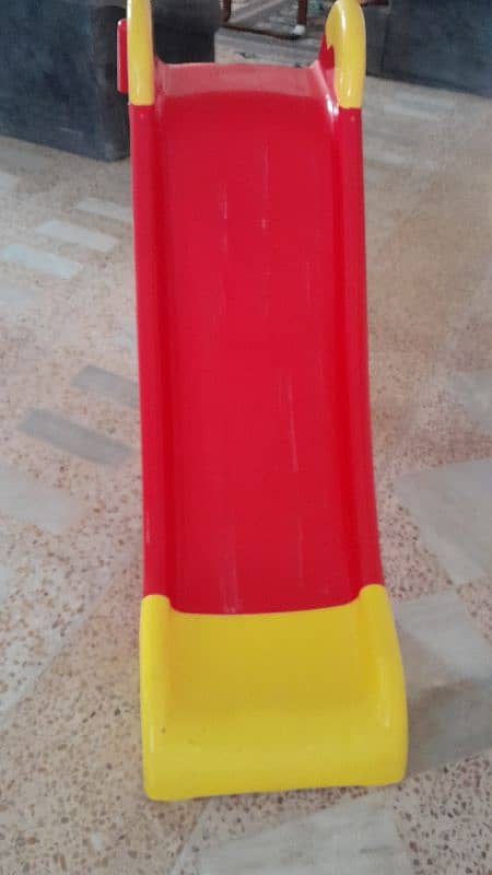 slide red yellow 3