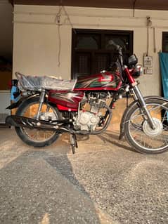 *Honda  CG 125 ( Model  2023)  Total Genuine*