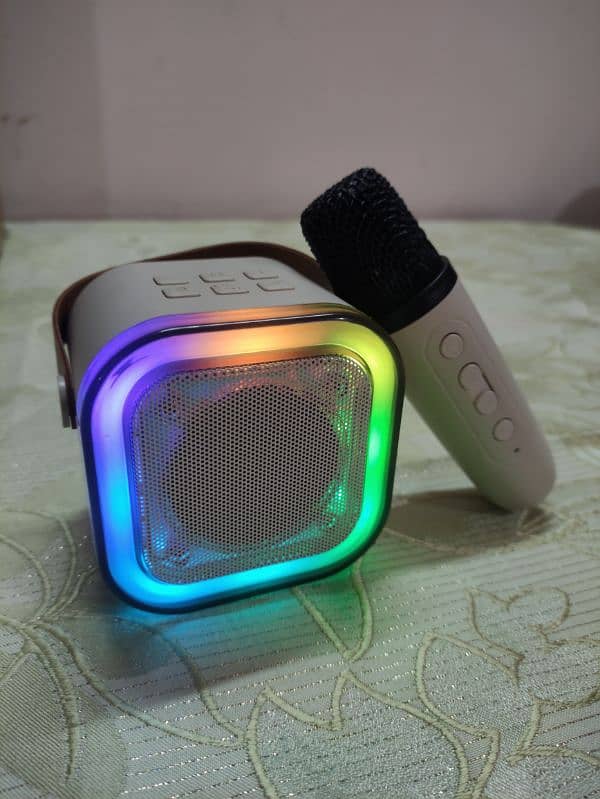 Bluetooth speaker new With wireless mic 0