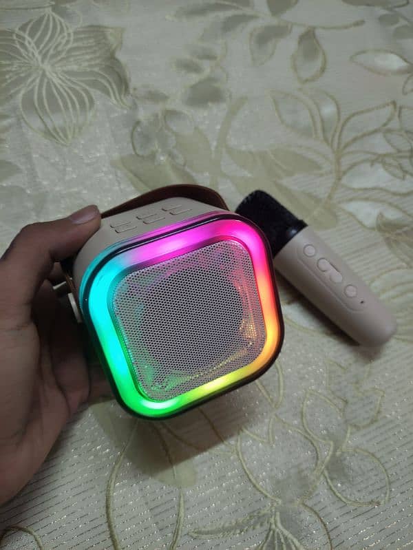 Bluetooth speaker new With wireless mic 4