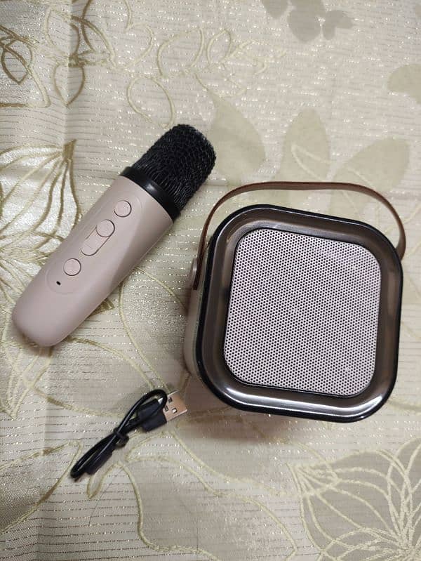 Bluetooth speaker new With wireless mic 6