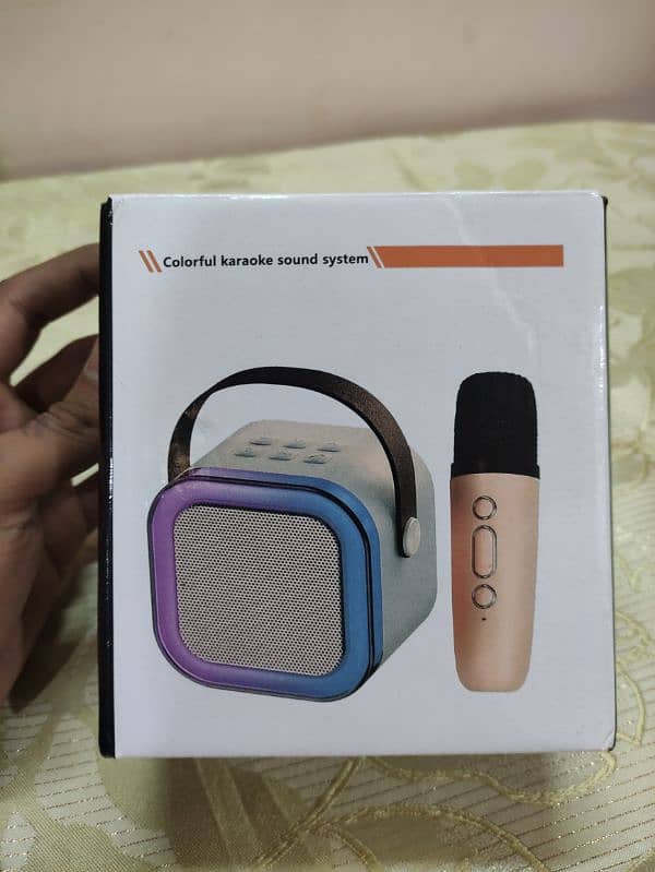 Bluetooth speaker new With wireless mic 7