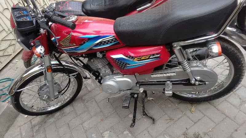 new bike h urgent sale krni h  condition 10by10 pesso ki zarort h 0