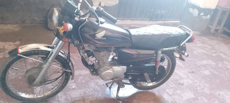 Honda CG 125 black like new condition 1